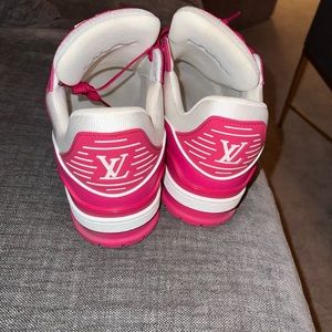 Lv men sneakers 9 1/2